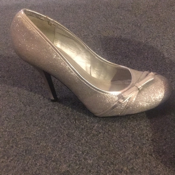 Silver sparkly Deb heels, Size 9 - Picture 3 of 5